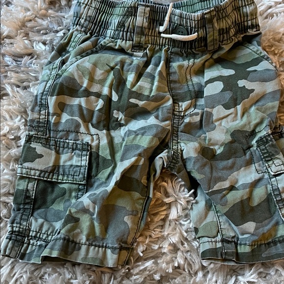 Place Green Cargo Shorts - Picture 3 of 3